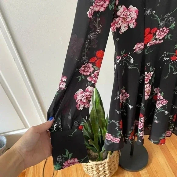 H&M floral long sleeve dress / size 4 / black / - Picture 3 of 4